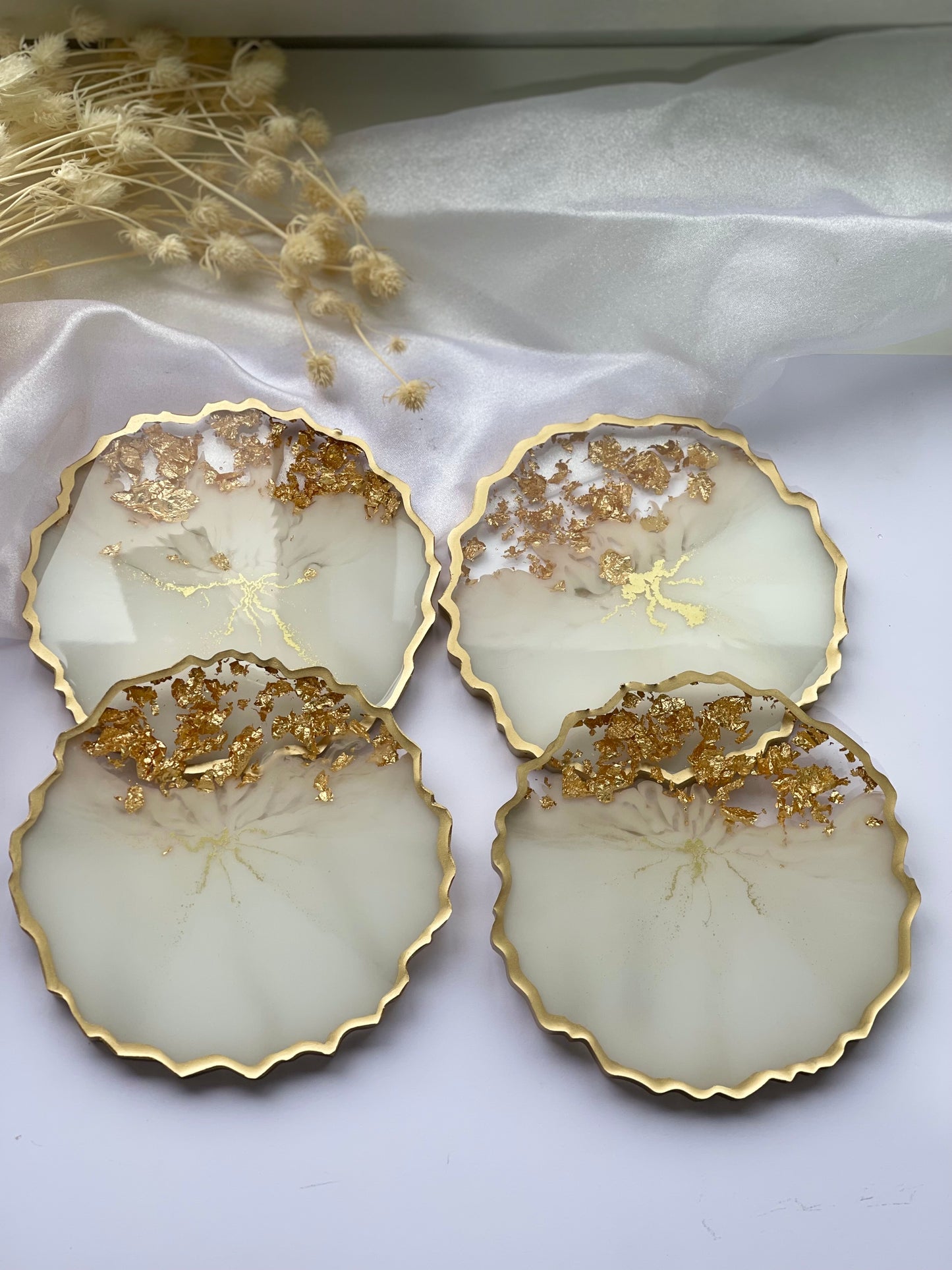 Round Gold & White Coaster