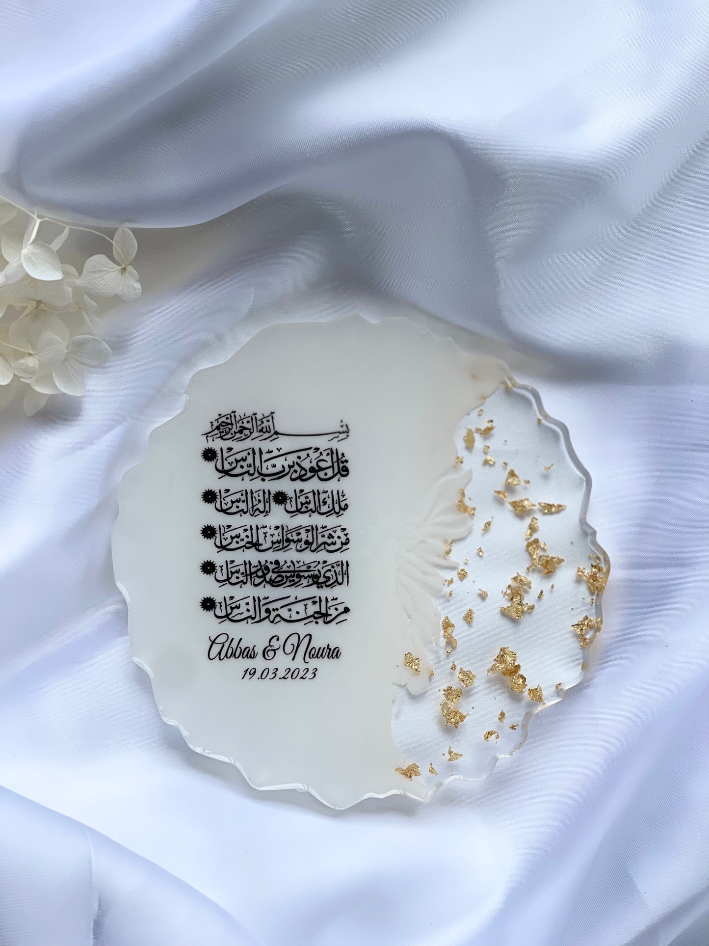 Luxury Wedding Favours with Stand | Gold & White