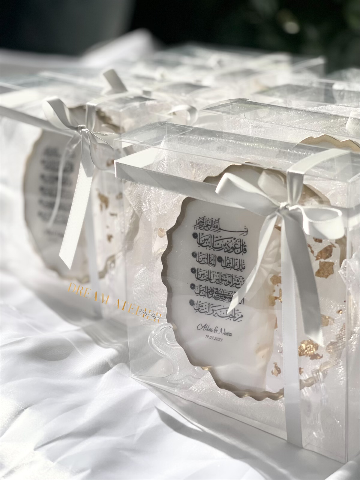 Luxury Wedding Favours with Stand | Gold & White