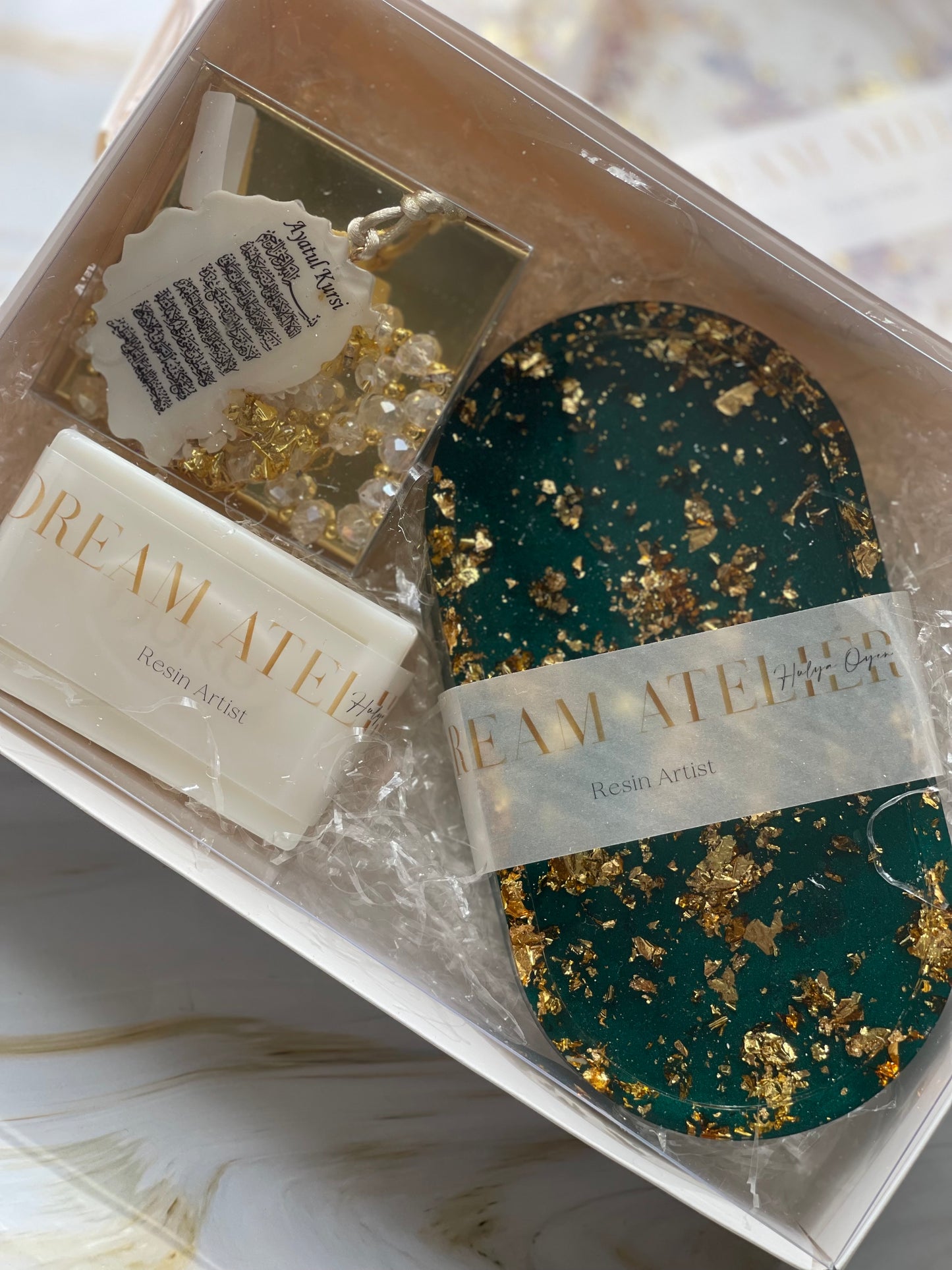 Premium Gift Pack | Tray, Soap, Ayatul Kursi Car Hanger & Tasbih