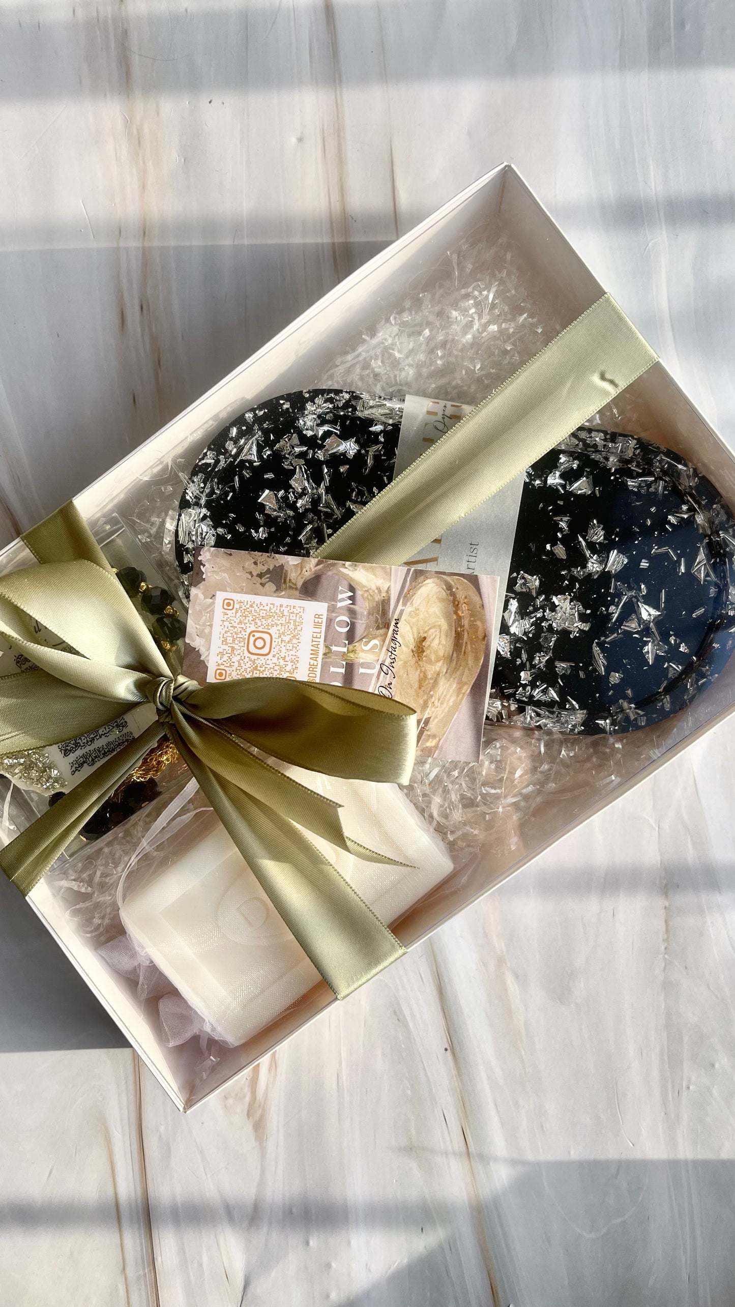 Premium Gift Pack | Tray, Soap, Ayatul Kursi Car Hanger & Tasbih